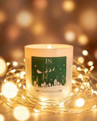 K vánoční atmosféře patří samozřejmě svíčka vánoční ráno🕯️vůně skořice, vanilky a perníčků #vanoce #svíčky #tipnadarek...